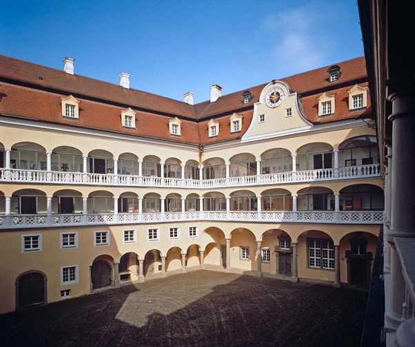 Château d'Ellwangen, Vue dans la cour des arcades