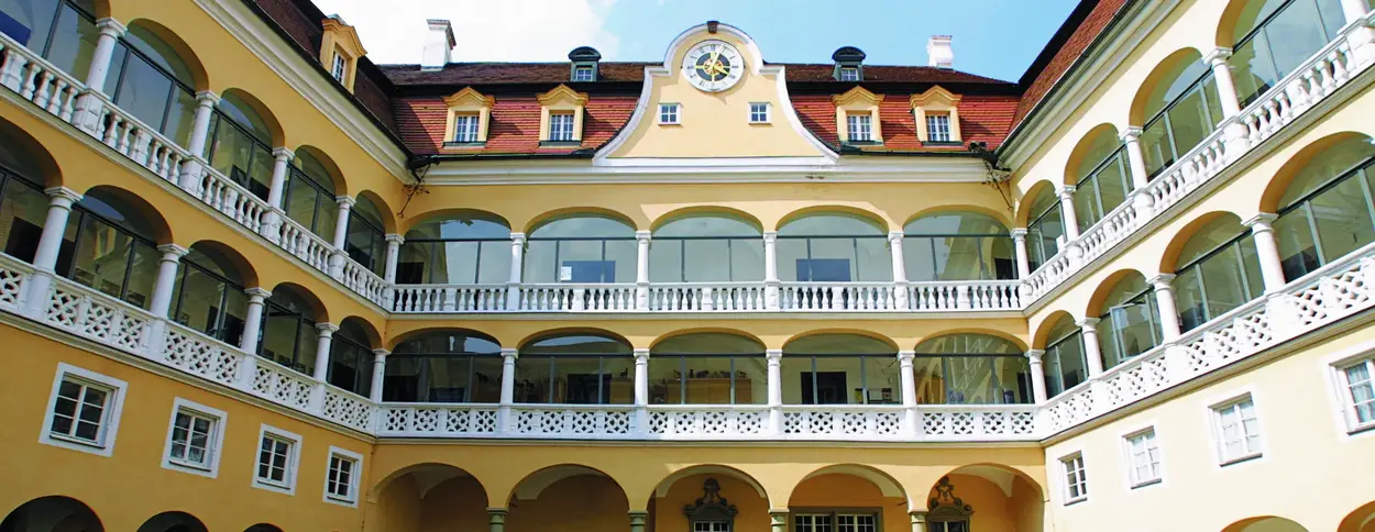 Schloss ob Ellwangen, Arkadenhof